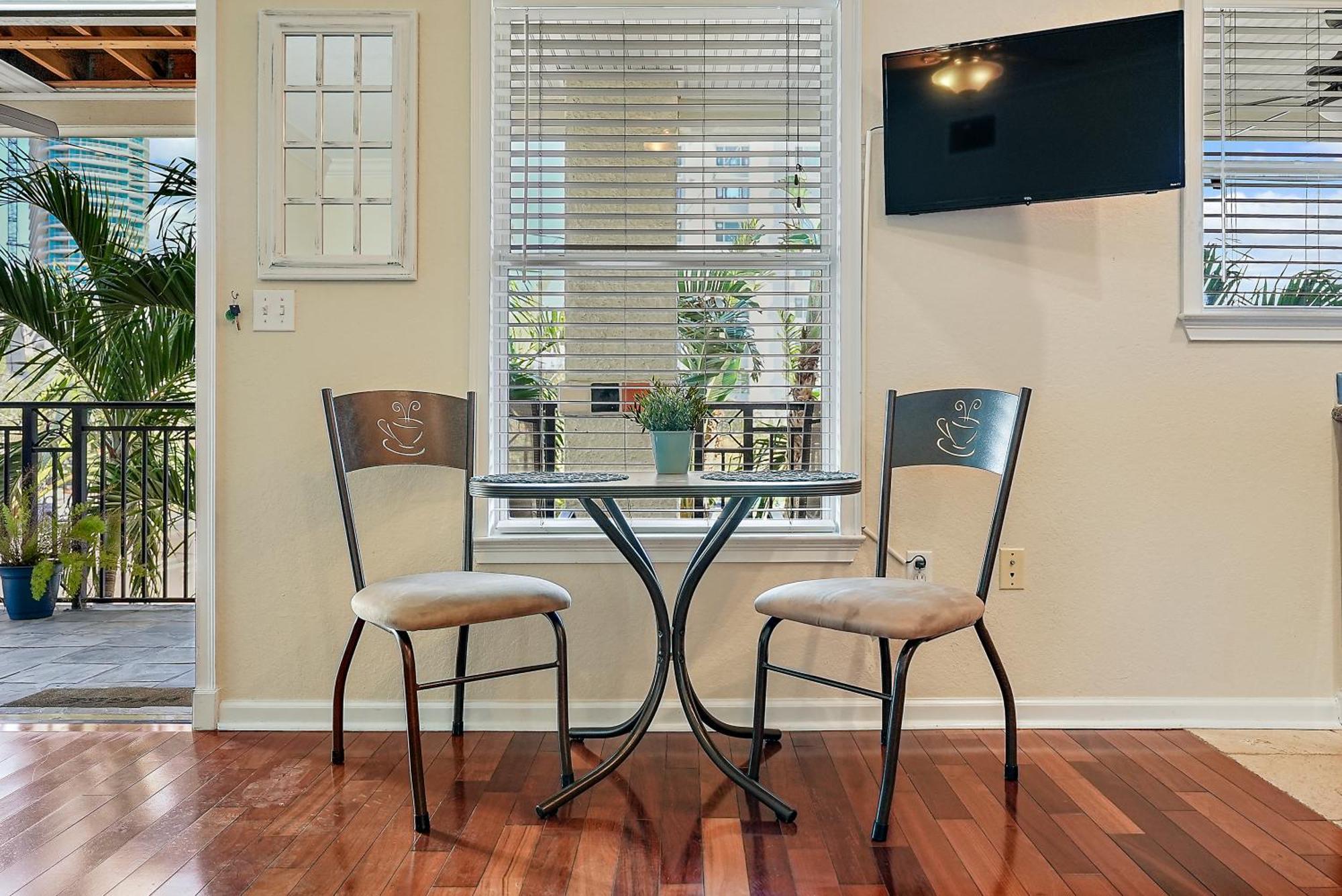 Villa Wine-Dine-Sunshine Cozy Flat In The Heart Of Dtsp San Petersburgo Exterior foto